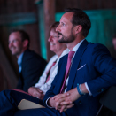 30. mai: Kronprins Haakon lytter til innlegg under Entreprenørens marked - en konferanse for bygg- og anleggsbransjen. Foto: AF Gruppen/Fredrik Myhre